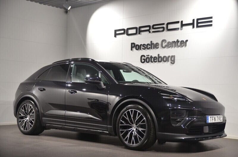Svart (black) Ny 2025 Porsche Macan SUV | 1 186 300 kr (Marknadspris) - Bild 1/4