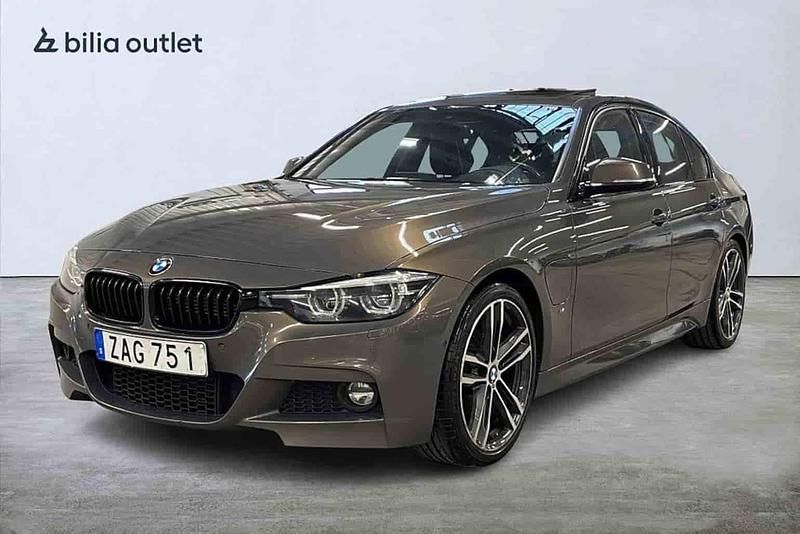 Begagnad BMW 330e 2018 Brun Sedan