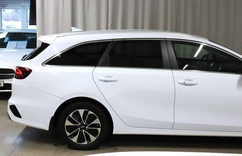 Begagnad Kia Ceed Advance 141 HK (103 kW) 2021 Vit Halvkombi