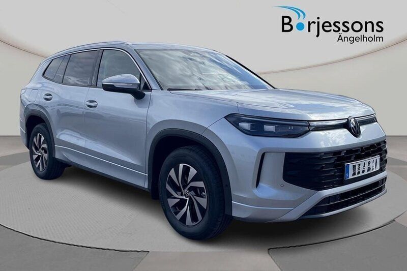 Silver Ny 2025 VW Tayron Life SUV | 439 900 kr (Marknadspris) - Bild 1/4