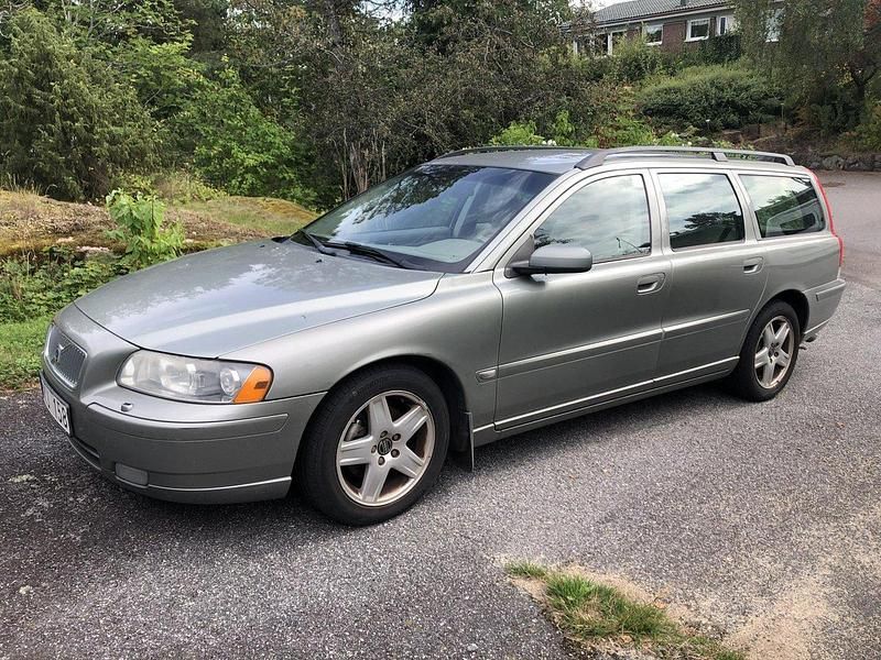 Grön Begagnad 2006 Volvo V70 Momentum Kombi | 12 000 kr (Superpris) - Bild 1/1