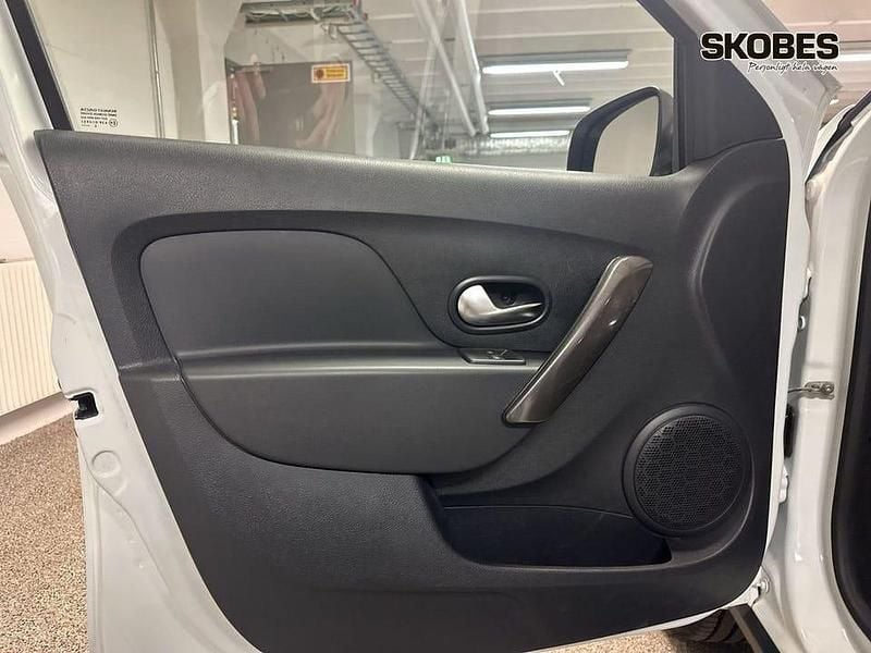 Vit Begagnad 2021 Dacia Sandero Stepway SUV | 134 400 kr (Superpris) - Bild 1/1