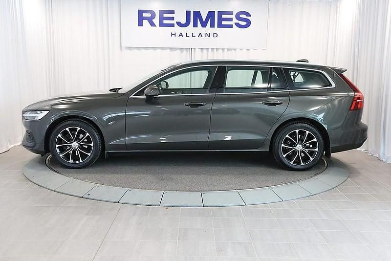 Begagnad Volvo V60 Momentum 150 HK (110 kW) 2020 Mörkgrå Kombi