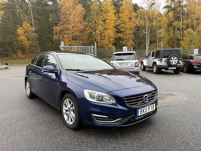 Blå Begagnad 2015 Volvo V60 Ocean Race Kombi | 129 900 kr (Marknadspris) - Bild 1/4