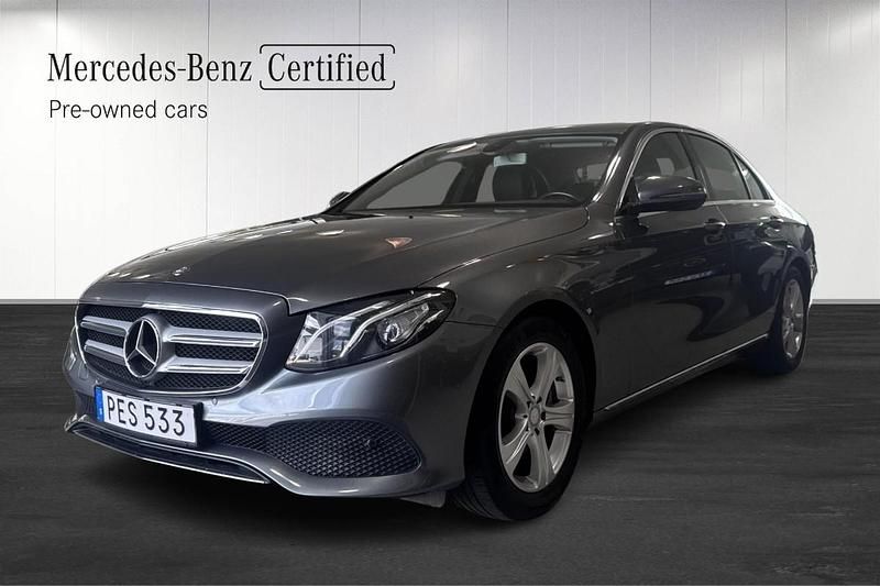 Grå (grey) Begagnad 2017 Mercedes E200 Avantgarde Sedan | 279 900 kr (Bra pris) - Bild 1/4