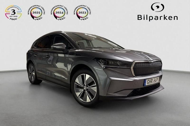 Grå Begagnad 2022 Skoda Enyaq iV SUV | 329 990 kr (Marknadspris) - Bild 1/4