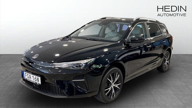 Svart (black) Begagnad 2022 MG MG5 EV Luxury Kombi | 209 900 kr (Marknadspris) - Bild 1/4