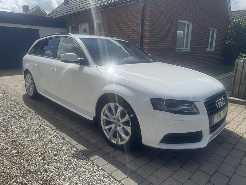 Vit Begagnad 2011 Audi A4 Kombi | 75 000 kr (Marknadspris) - Bild 1/4