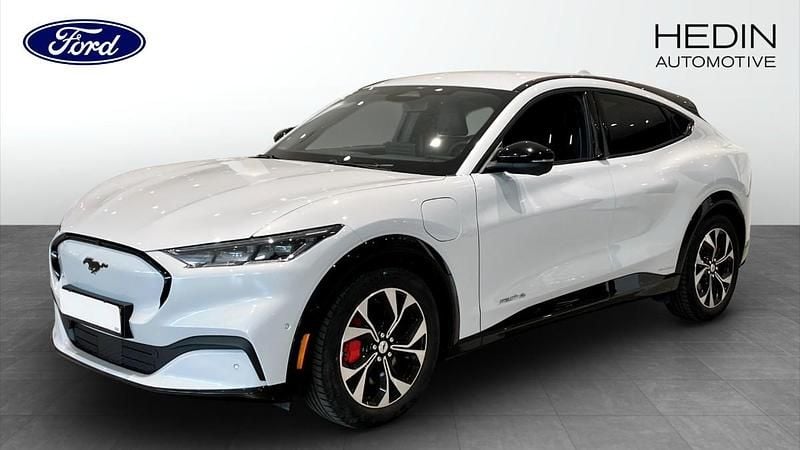 Vit (grey) Begagnad 2022 Ford Mustang Mach-E Standard Range SUV | 384 900 kr (Marknadspris) - Bild 1/4