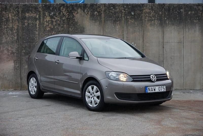 Brun Begagnad 2012 VW Golf Plus Cross Minibuss | 79 000 kr (Marknadspris) - Bild 1/4