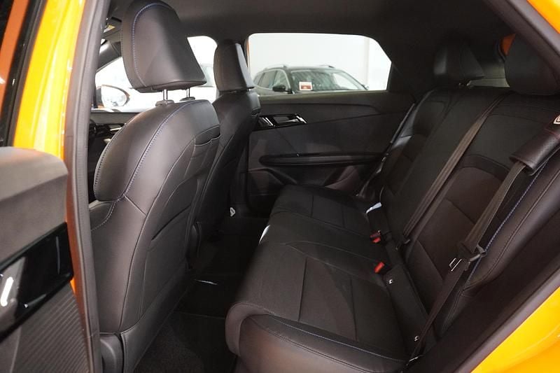 Begagnad MG MG4 EV 150 kW (204 HK) 2022 Orange Halvkombi