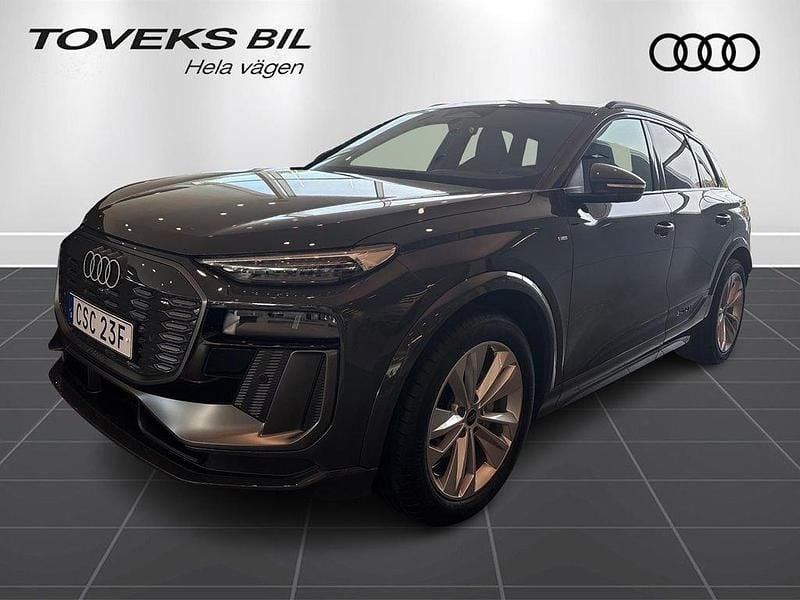 Grå (magnetgrå) Ny 2025 Audi Q6 e-tron S-Line SUV | 800 000 kr - Bild 1/4