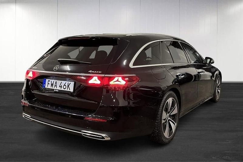 Begagnad Mercedes E300 317 HK (233 kW) 2024 Svart Kombi