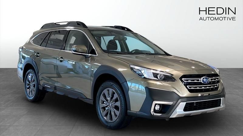 Grön (green) Ny 2025 Subaru Outback SUV | 451 800 kr - Bild 1/4