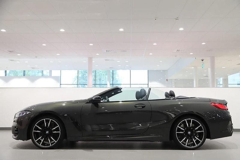 Grå Begagnad 2022 BMW M850 M Performance Sportkupé | 999 000 kr - Bild 1/4