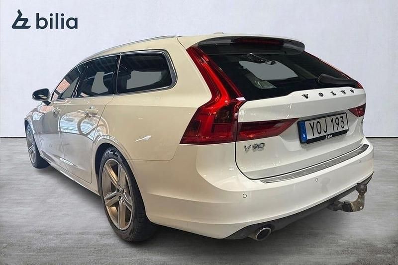 Begagnad Volvo V90 Momentum 192 HK (141 kW) 2019 Vit Kombi