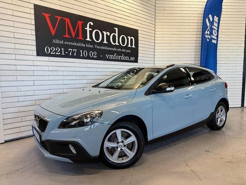 Begagnad Volvo V40 CC Kinetic 120 HK (88 kW) 2017 Amazon blue Kombi