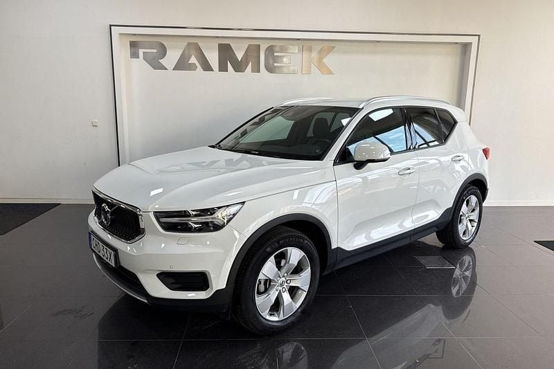 Vit Begagnad 2022 Volvo XC40 Momentum SUV | 299 000 kr (Bra pris) - Bild 1/4