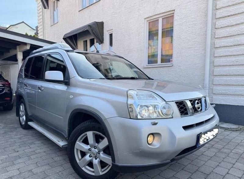 Silver Begagnad 2010 Nissan X-Trail SUV | 89 000 kr (Dyr) - Bild 1/4