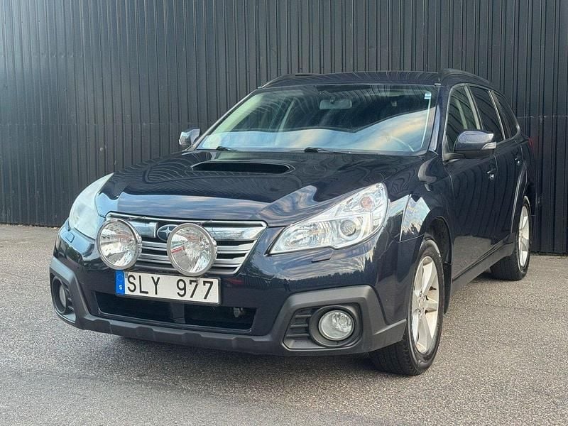 Mörkblå Begagnad 2013 Subaru Outback SUV | 84 700 kr (Marknadspris) - Bild 1/4