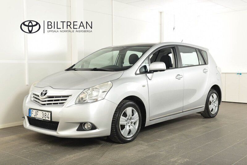 Silver Begagnad 2010 Toyota Verso Business Edition Minibuss | 124 900 kr - Bild 1/4