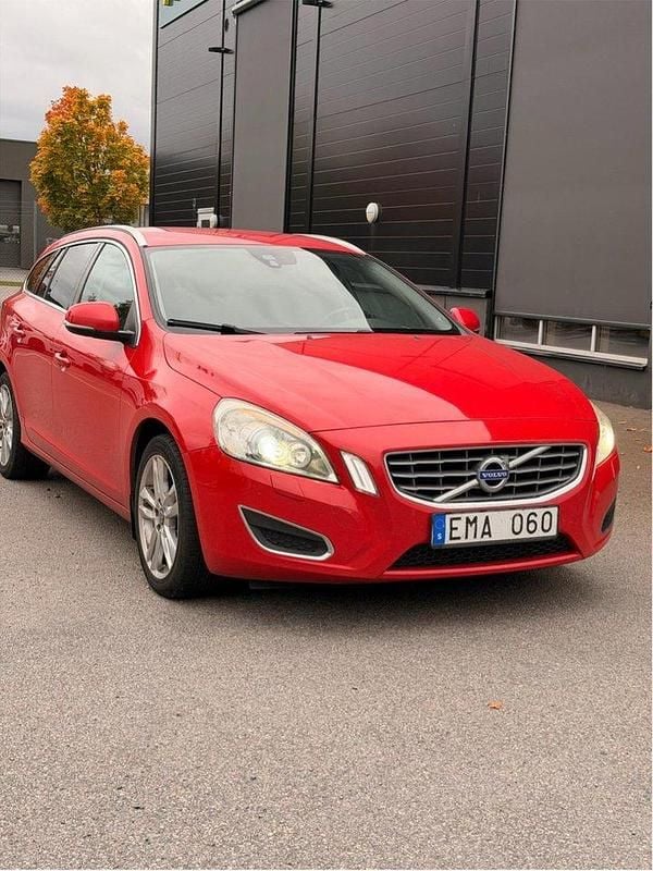 Röd Begagnad 2012 Volvo V60 Summum Kombi | 95 000 kr (Bra pris) - Bild 1/4