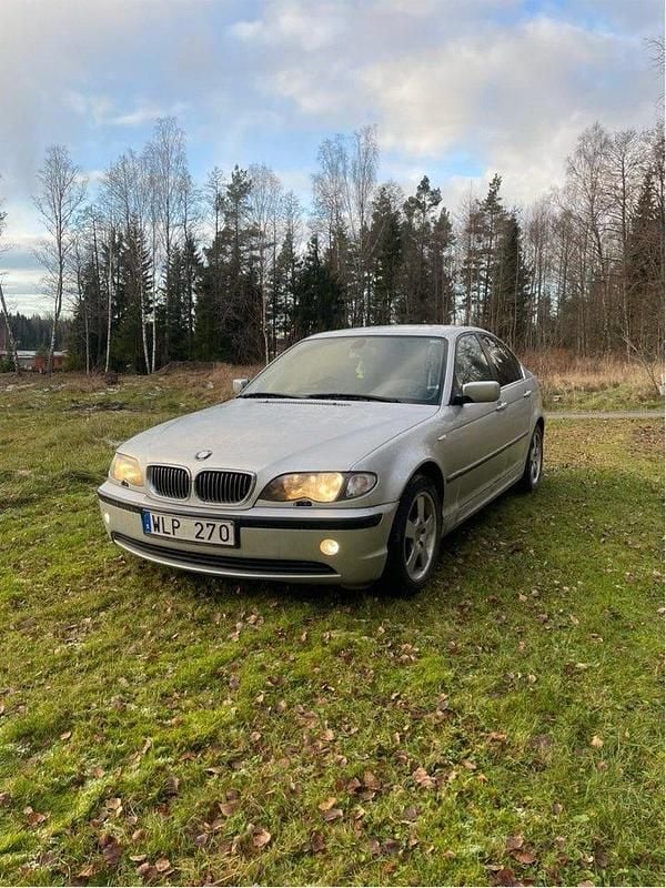 Begagnad 2005 BMW 320 Sedan | 40 000 kr (Marknadspris) - Bild 1/4