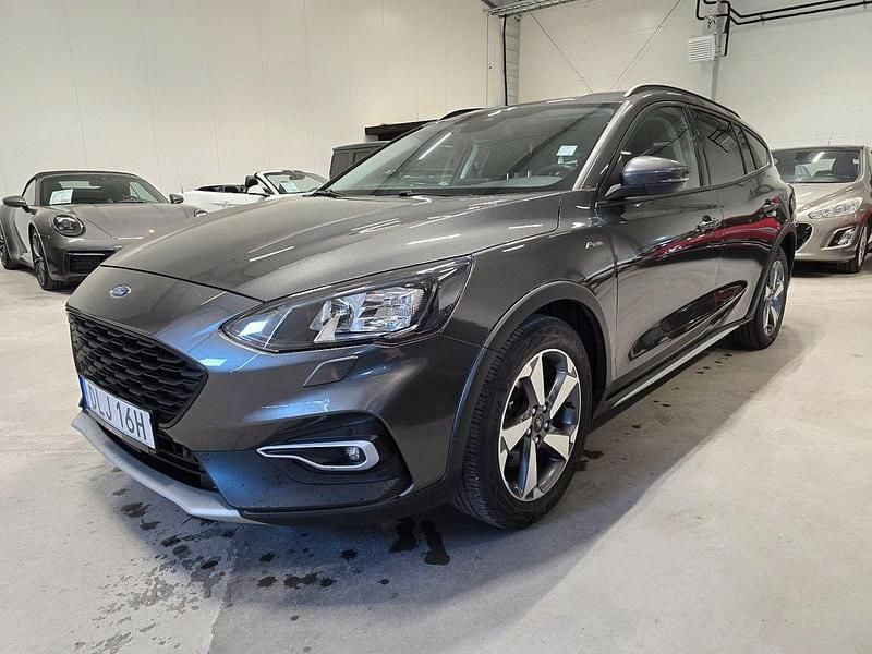 Grå Begagnad 2021 Ford Focus Active Kombi | 189 500 kr (Marknadspris) - Bild 1/4