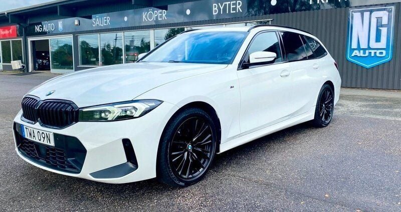 Vit Begagnad 2023 BMW 320 M Sport Kombi | 399 900 kr (Lite dyr) - Bild 1/4