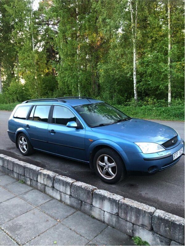 Blå Begagnad 2003 Ford Mondeo Kombi | 10 500 kr (Marknadspris) - Bild 1/2