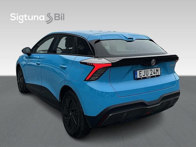 Begagnad MG MG4 EV 125 kW (170 HK) 2023 Blå Halvkombi