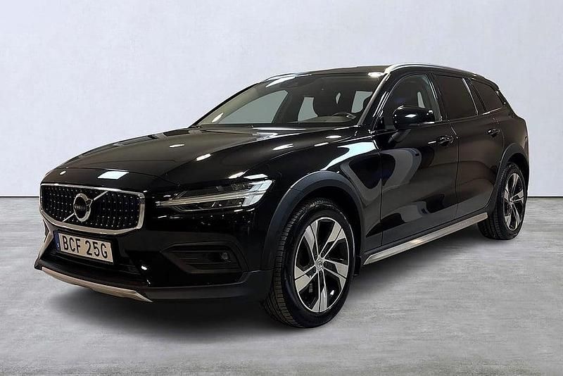 Begagnad Volvo V60 CC 200 HK (147 kW) 2021 Svart Kombi