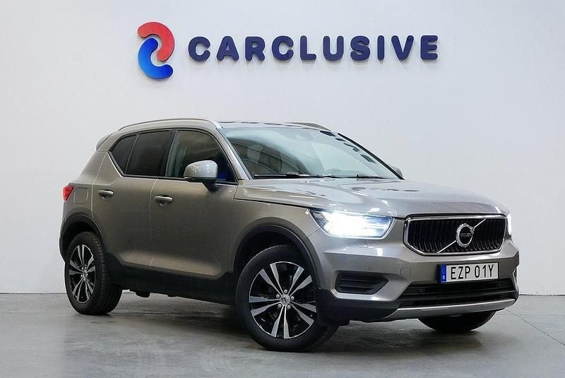 Grå Begagnad 2021 Volvo XC40 Momentum SUV | 229 900 kr (Marknadspris) - Bild 1/4