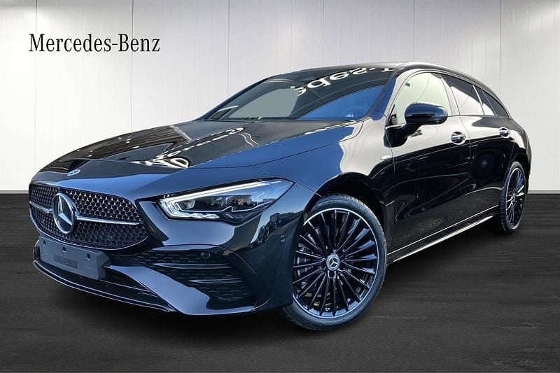 Ny 2026 Mercedes CLA250e AMG Line Premium Sedan | 566 700 kr (Marknadspris) - Bild 1/4