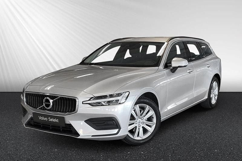 Silver Begagnad 2021 Volvo V60 Pro Kombi | 299 900 kr (Marknadspris) - Bild 1/4