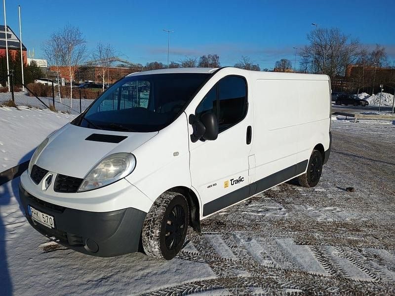 Vit Begagnad 2011 Renault Trafic Minibuss | 42 000 kr (Marknadspris) - Bild 1/4