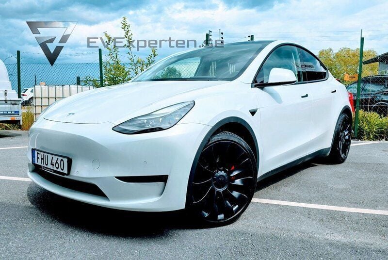 Vit Begagnad 2022 Tesla Model Y Performance SUV | 429 000 kr - Bild 1/4