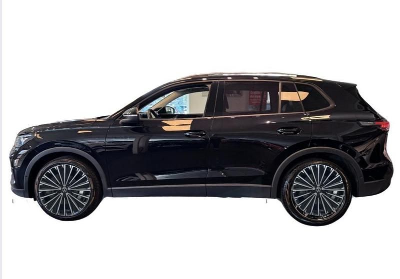 Svart Begagnad 2024 VW Tiguan Life SUV | 360 000 kr (Marknadspris) - Bild 1/4