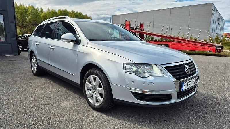 Silver Begagnad 2010 VW Passat Sportline Kombi | 49 900 kr - Bild 1/4