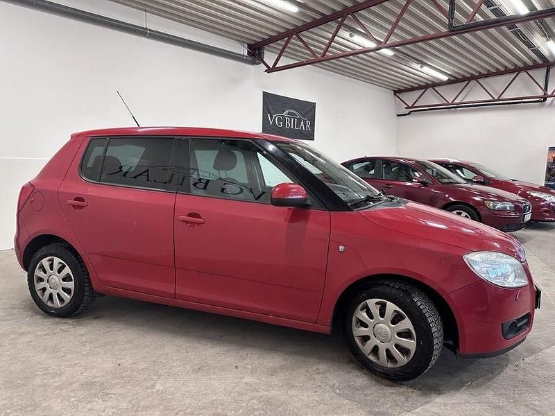 Begagnad Skoda Fabia Ambiente 86 HK (63 kW) 2009 Röd Halvkombi