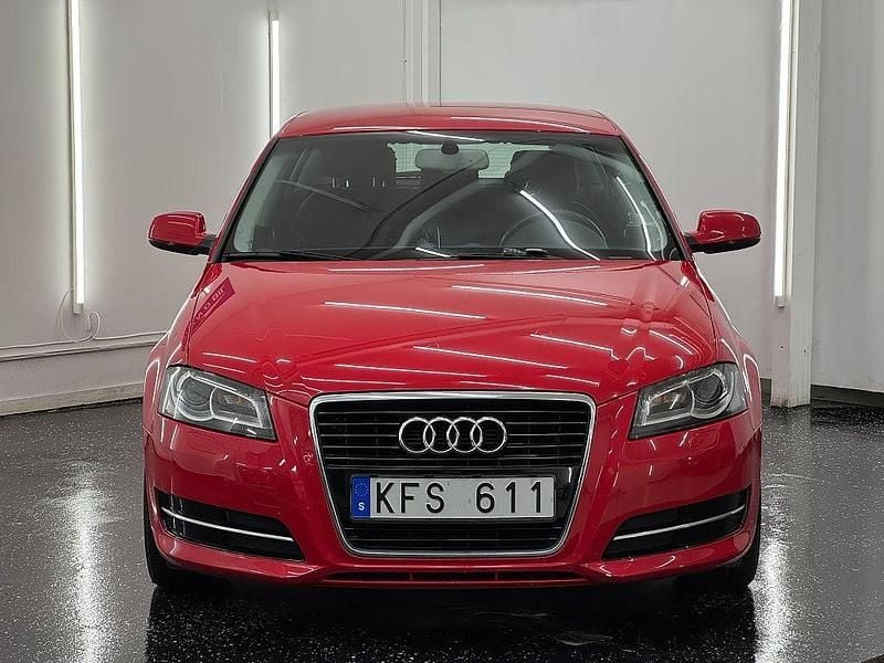 Begagnad Audi A3 Sportback Attraction 105 HK (77 kW) 2012 Röd Halvkombi