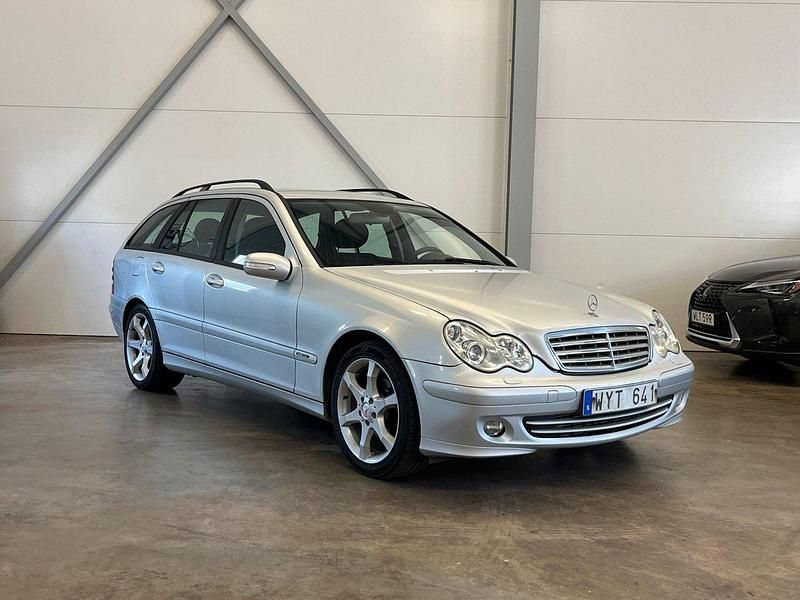 Silver Begagnad 2005 Mercedes C180 Classic Kombi | 29 900 kr (Dyr) - Bild 1/4
