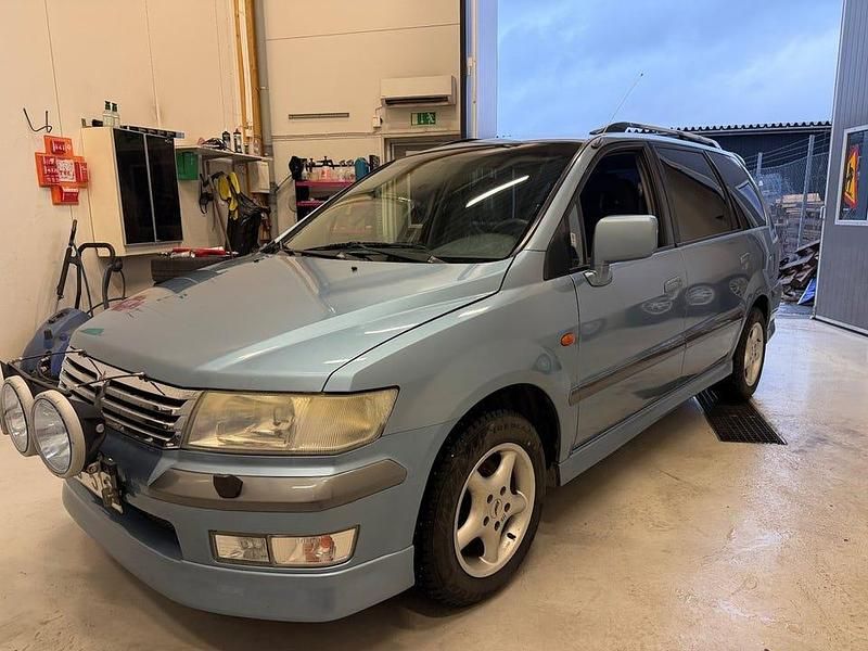 Begagnad Mitsubishi Space Wagon 147 HK (108 kW) 2001 Blå Minibuss
