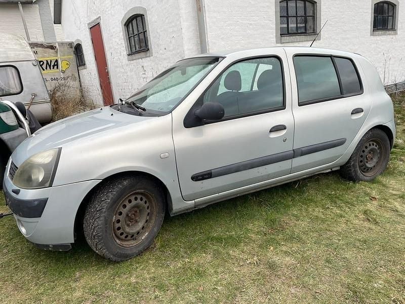 Begagnad 2002 Renault Clio II Halvkombi | 4 000 kr (Superpris) - Bild 1/4