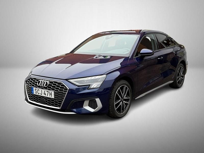 Blå Begagnad 2021 Audi A3 Comfort Sedan | 249 900 kr (Marknadspris) - Bild 1/4