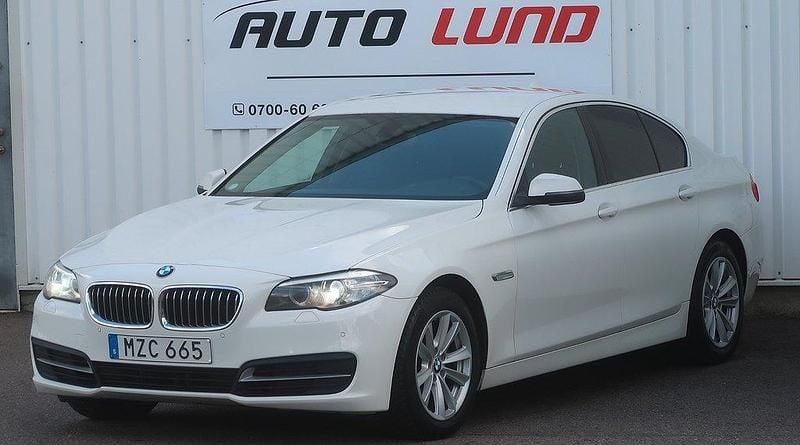 Vit Begagnad 2015 BMW 520 Sedan | 125 000 kr (Marknadspris) - Bild 1/4