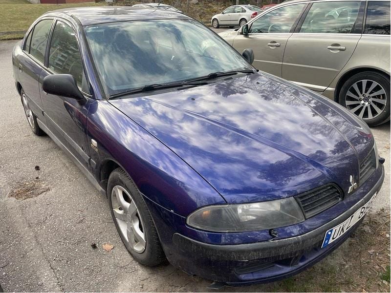 Blå Begagnad 2003 Mitsubishi Carisma Halvkombi | 15 200 kr (Bra pris) - Bild 1/2