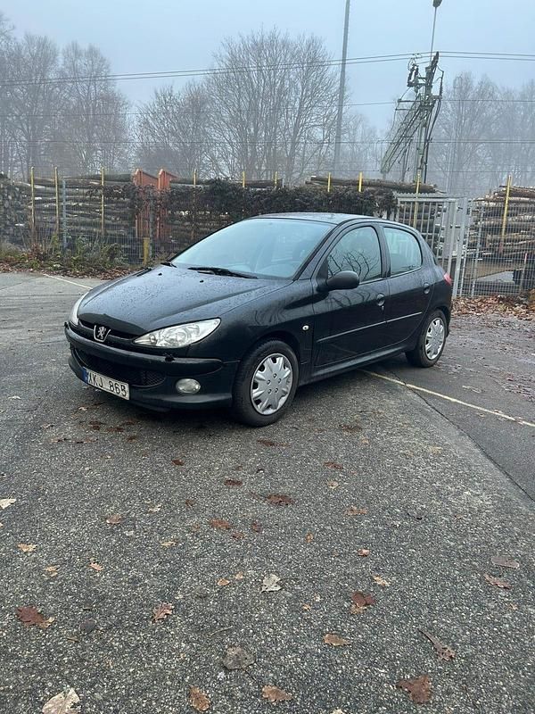Begagnad 2006 Peugeot 206 Halvkombi | 13 000 kr (Marknadspris) - Bild 1/4