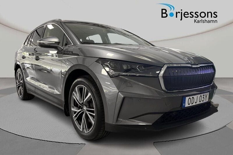 Grå Begagnad 2024 Skoda Enyaq iV SUV | 519 000 kr (Bra pris) - Bild 1/4