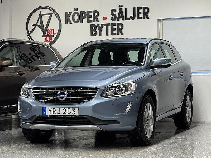 Ljusblå Begagnad 2017 Volvo XC60 Momentum SUV | 239 900 kr (Superpris) - Bild 1/4